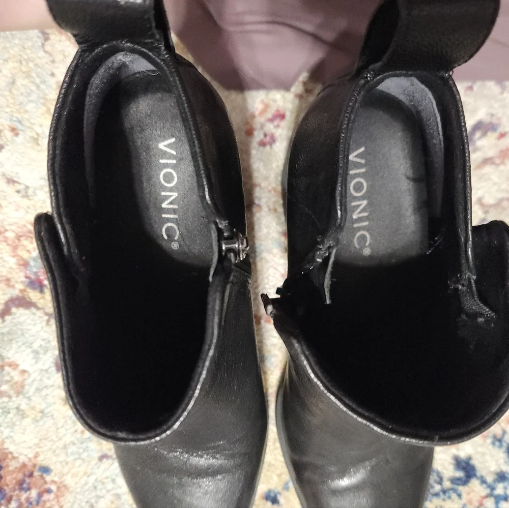 Vionic Lyssa Women's Heeled Boot Black Leather Square Toe Block Heel Size 7.5